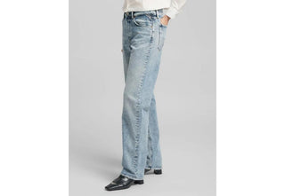 REPLAY WA532 .000.795 989 JEANS Jeans boy fit con vita bassa e gamba dritta.