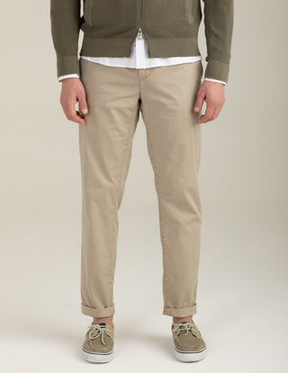 FREDMELLO Pantalone chino in twill di satin stretch